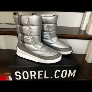 Sorel Out N About puffy boots